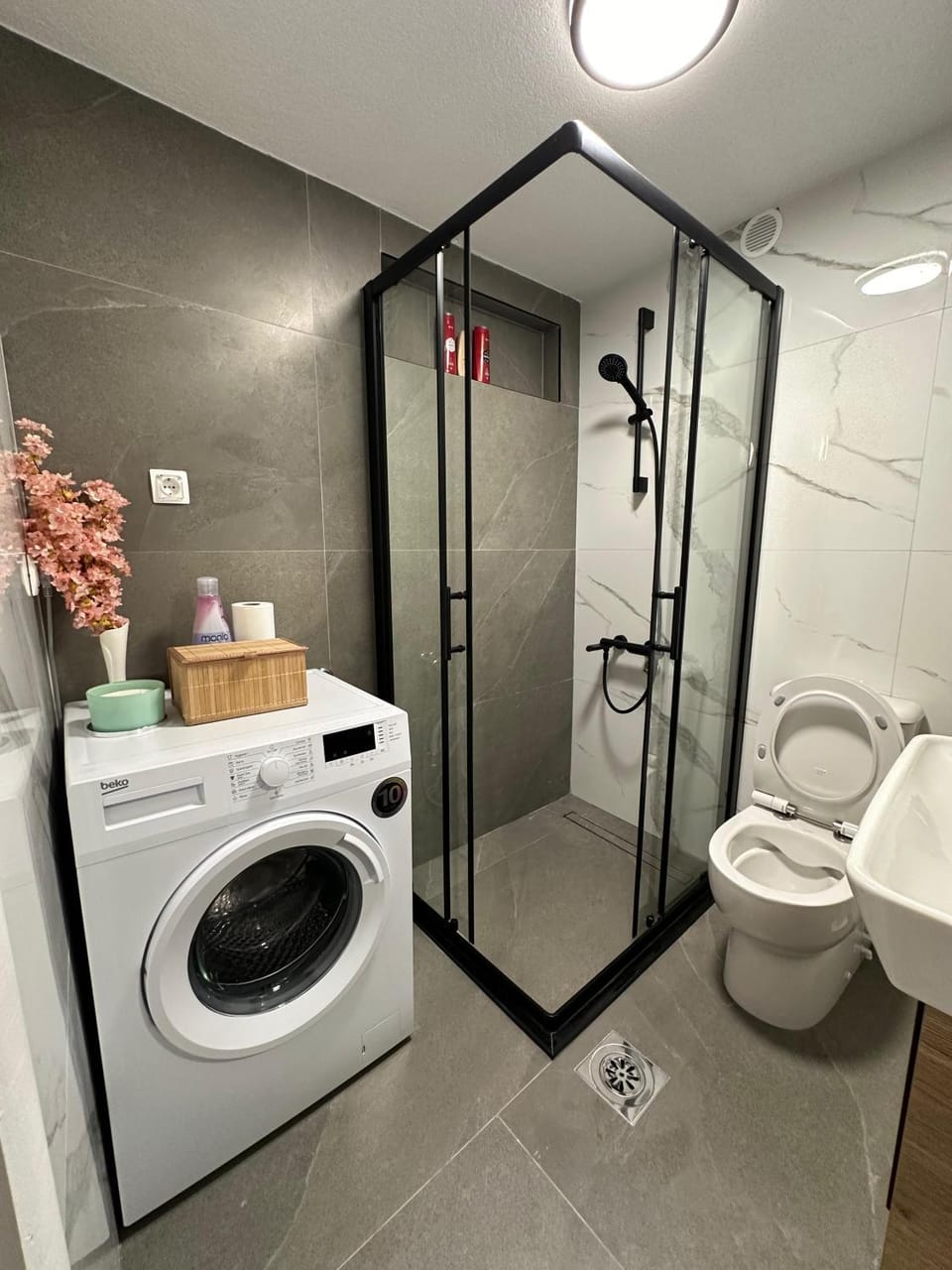 Shower, Toilet, Bathroom, washing machine