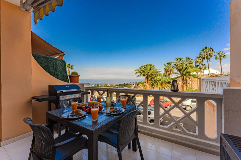 View (from property/room), Balcony/Terrace, Dining area