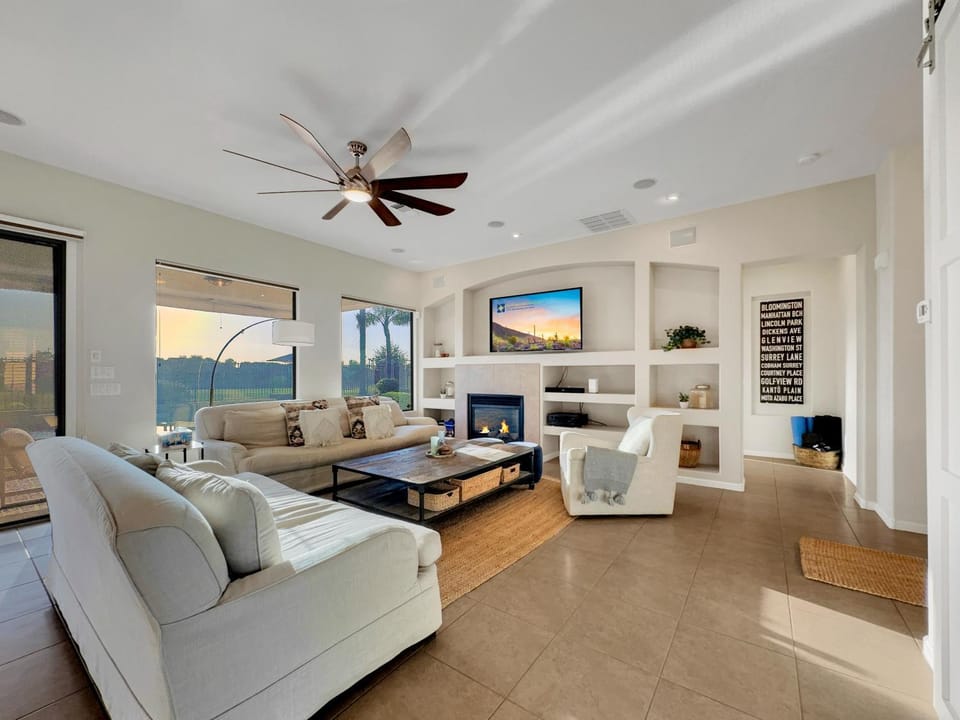 TV and multimedia, Living room, Seating area