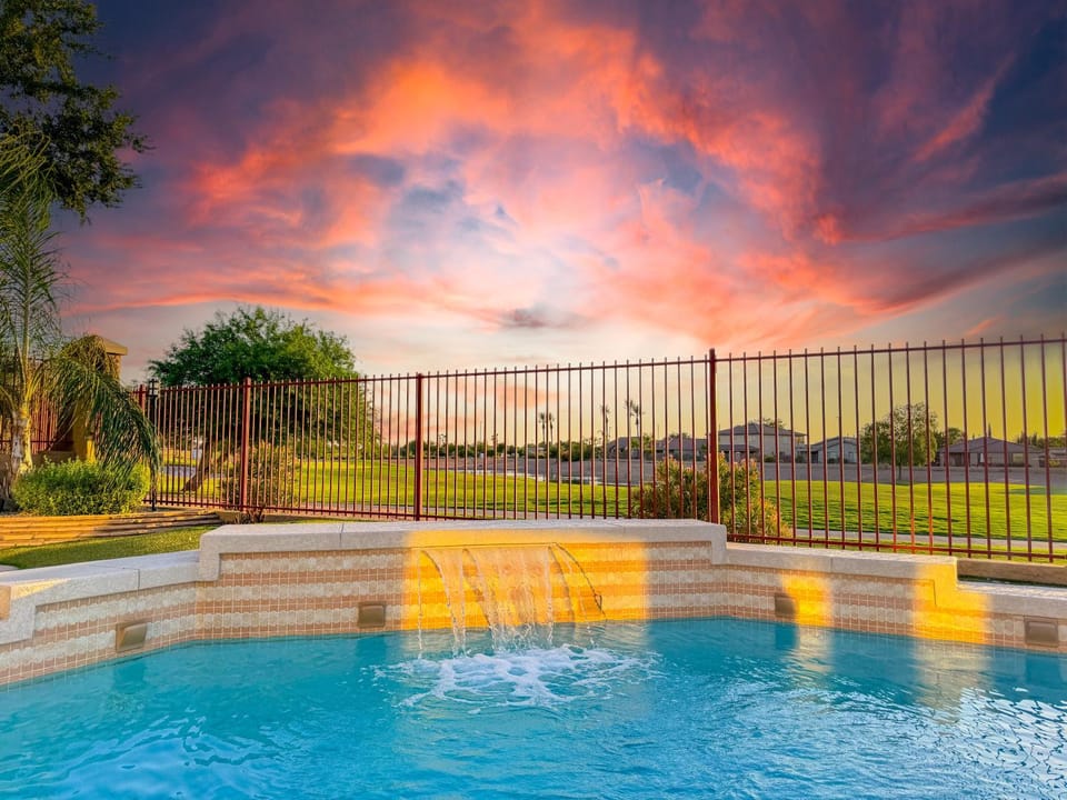Day, Swimming pool