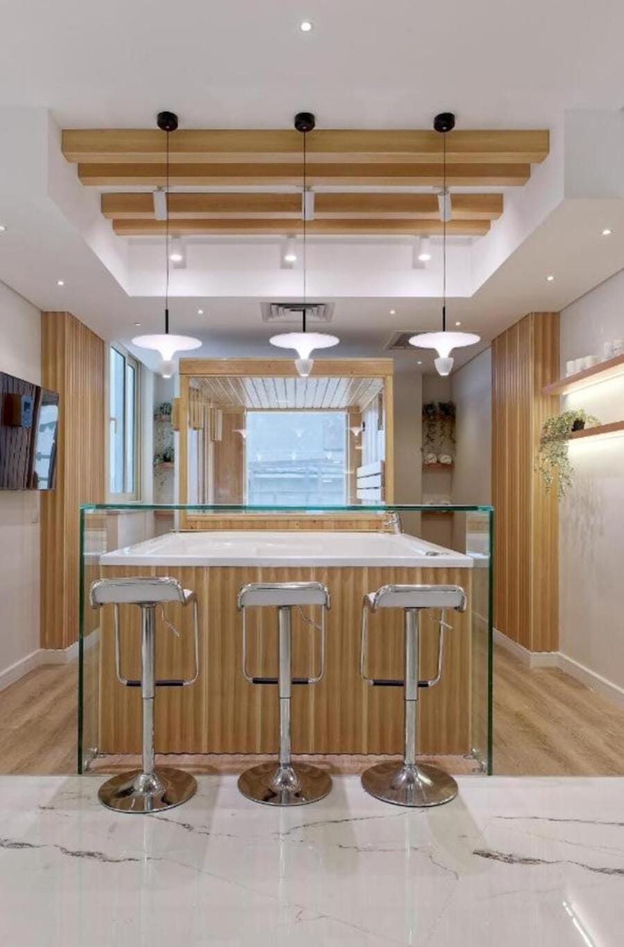 Hot Tub, Sauna