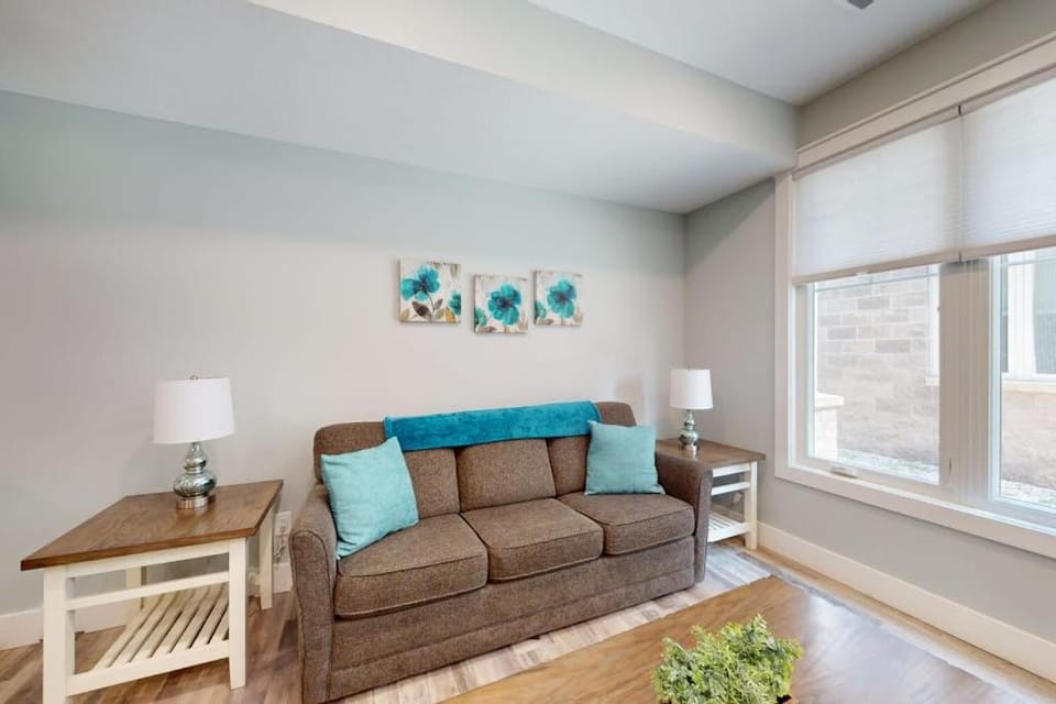 Cozy TC Bay Condo House in Traverse City
