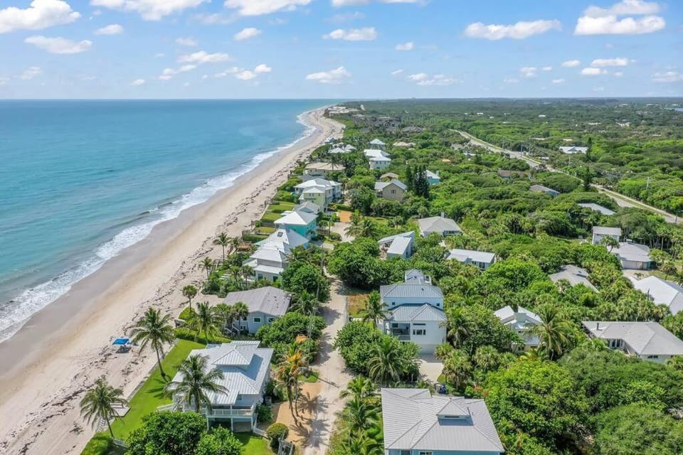 Luxurious Retreat At The Whispering Palms House in Indian River