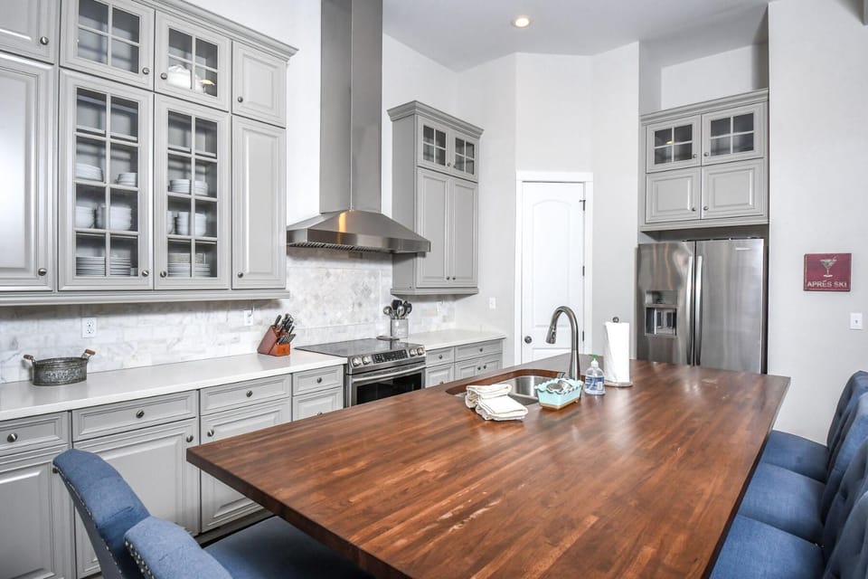 Kitchen or kitchenette, oven, stove, kitchen