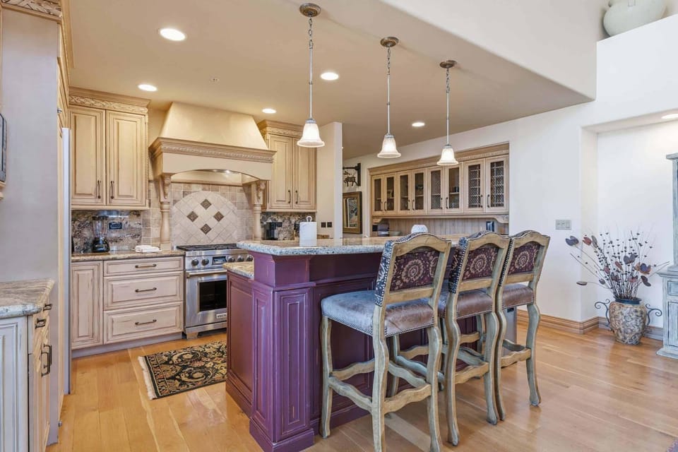Oxford Court 301 by East West Hospitality Apartment in Beaver Creek