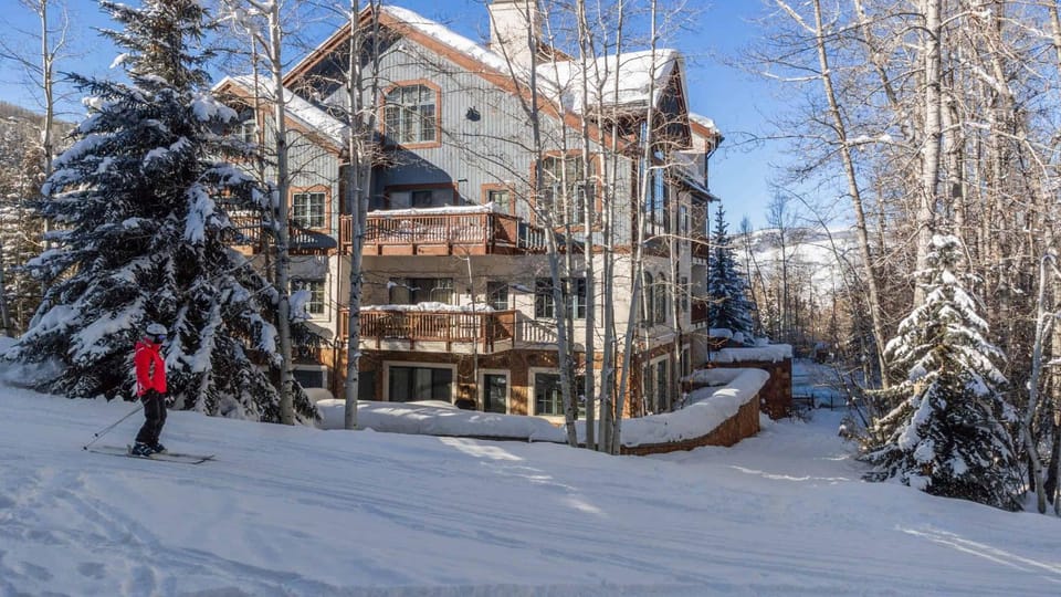 Oxford Court 303 by East West Hospitality Apartment in Beaver Creek