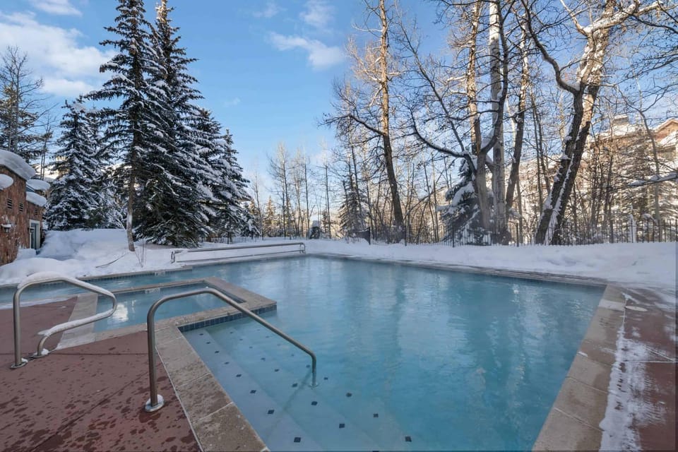 Oxford Court 305 by East West Hospitality Apartment in Beaver Creek