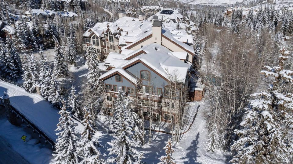 Oxford Court 305 by East West Hospitality Apartment in Beaver Creek