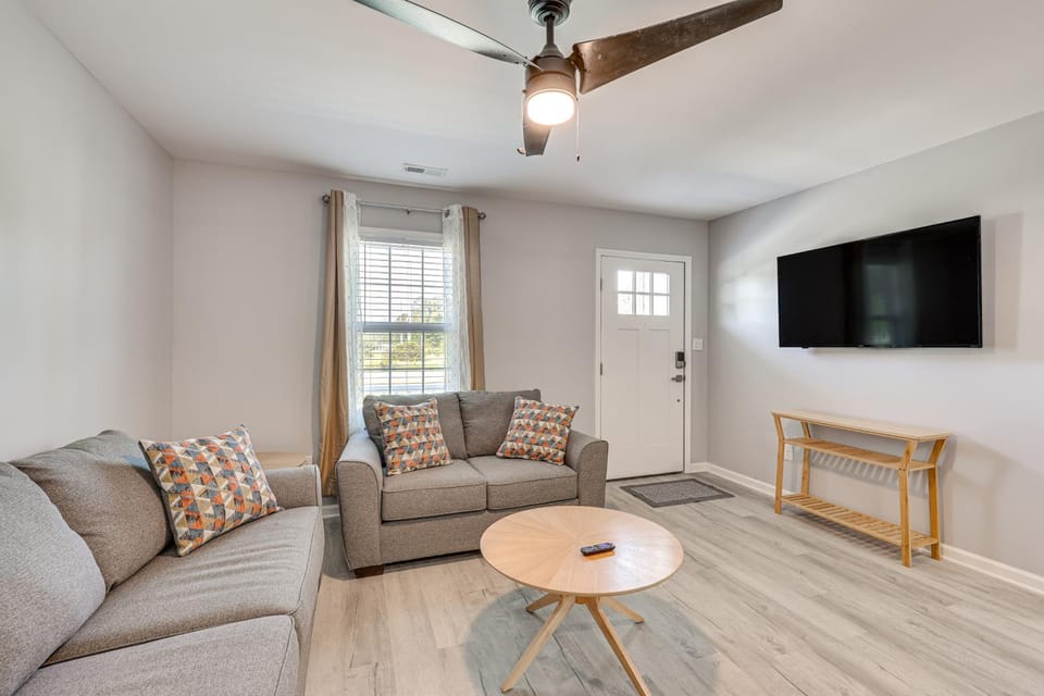 Pet-Friendly Retreat w/ Patio in Bolivia! Apartment in Lockwoods Folly