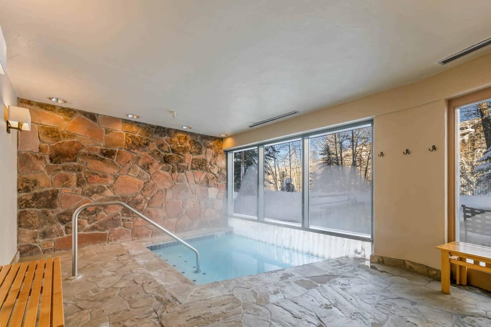 Oxford Court 406 by East West Hospitality Apartment in Beaver Creek