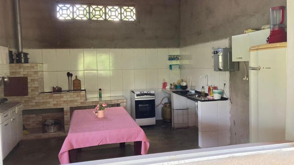 Kitchen or kitchenette, Dining area, oven, stove
