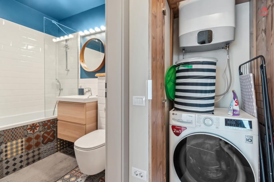 Shower, Toilet, Bathroom, washing machine, dryer