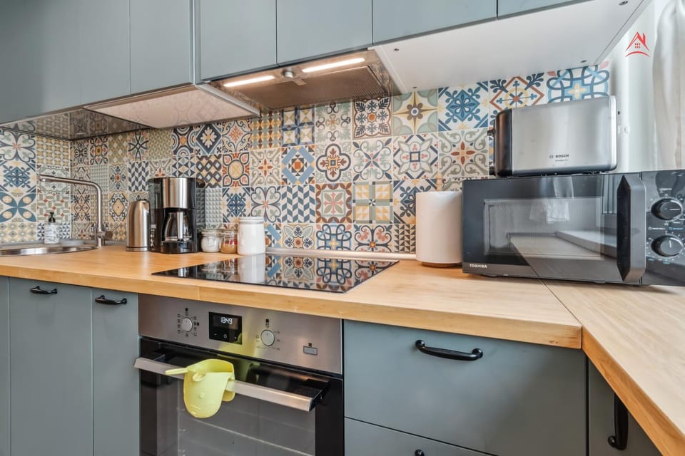 Coffee/tea facilities, Kitchen or kitchenette, dishwasher, oven, stove, toaster