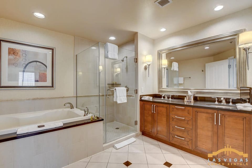 MGM Signature-14-619 Strip View Jacuzzi Studio House in Las Vegas Strip