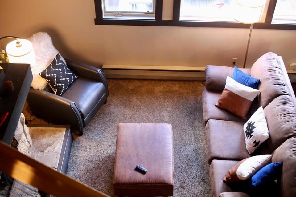 Condo Adjacent Nordic Ski, Fireplace & Indoor Pool Apartment in Big Sky