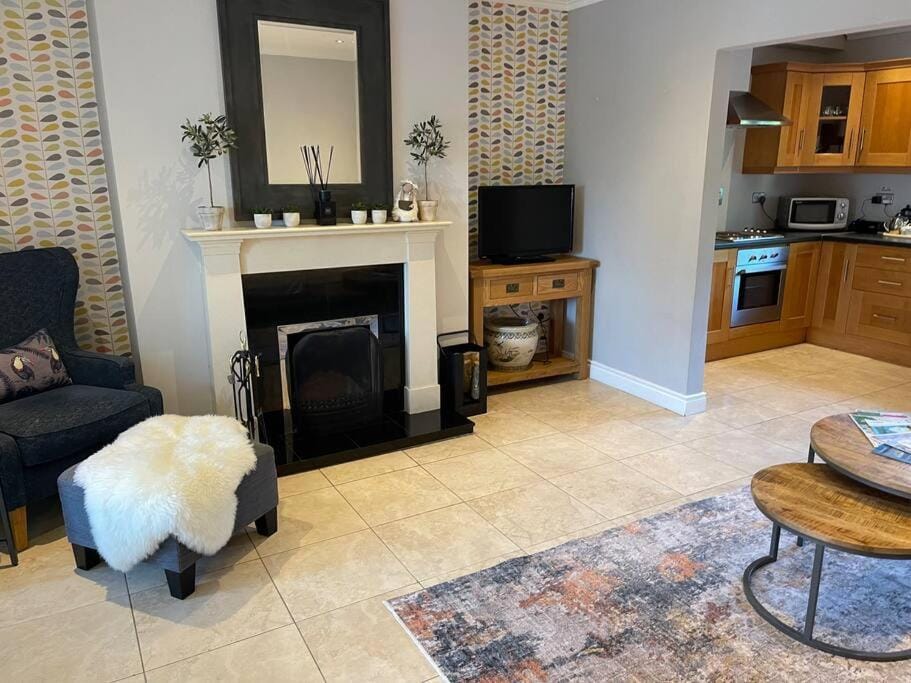 Elegant Townhouse steps from historic Birr Castle House in Co. Tipperary, Ireland