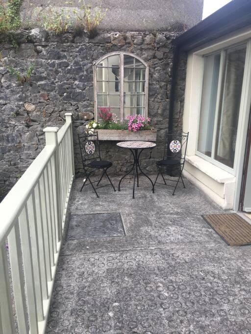 Elegant Townhouse steps from historic Birr Castle House in Co. Tipperary, Ireland