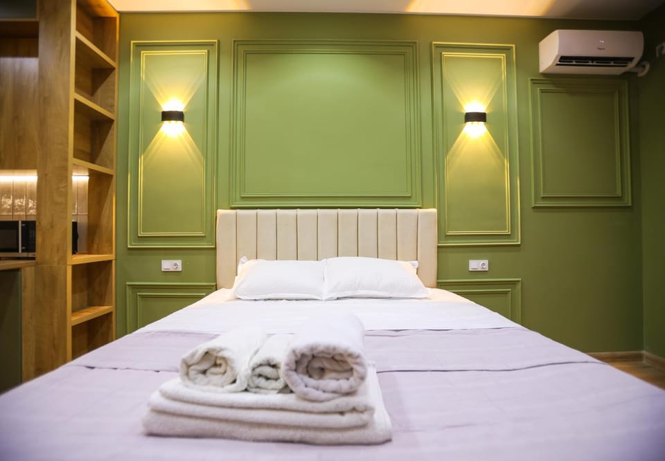 Bed, Photo of the whole room, Bedroom, towels, air conditioner