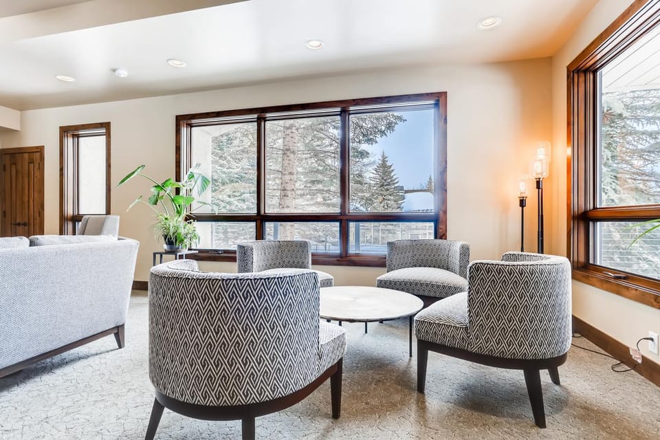 Ridgepoint Townhome 118 by East West Hospitality Apartment in Avon