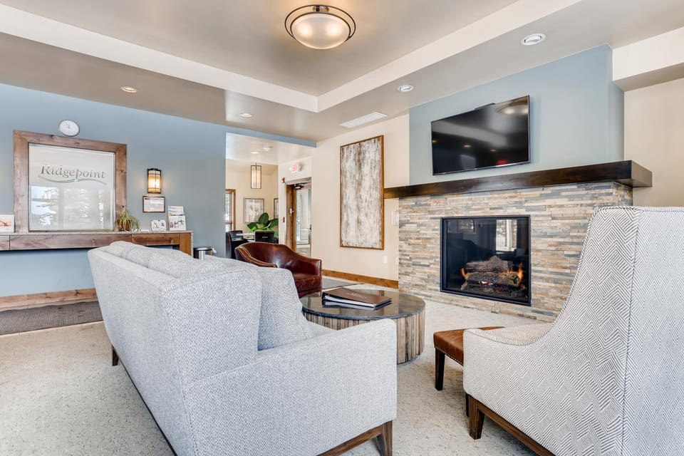 Ridgepoint Townhome 118 by East West Hospitality Apartment in Avon