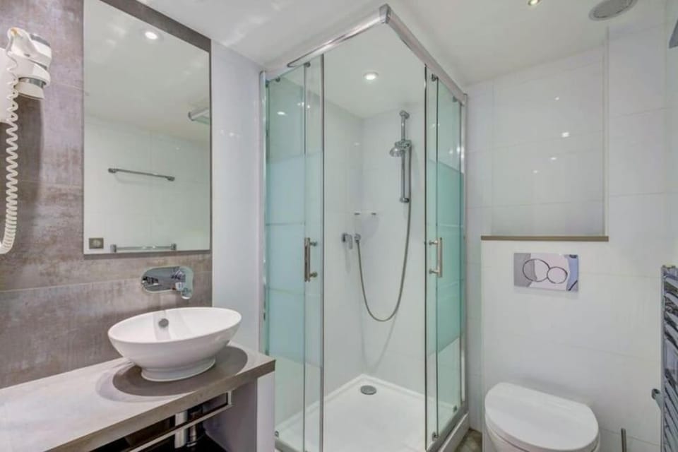 Shower, Toilet, Bathroom