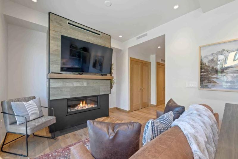 Riverfront Lodge 107 by East West Hospitality Apartment in Avon