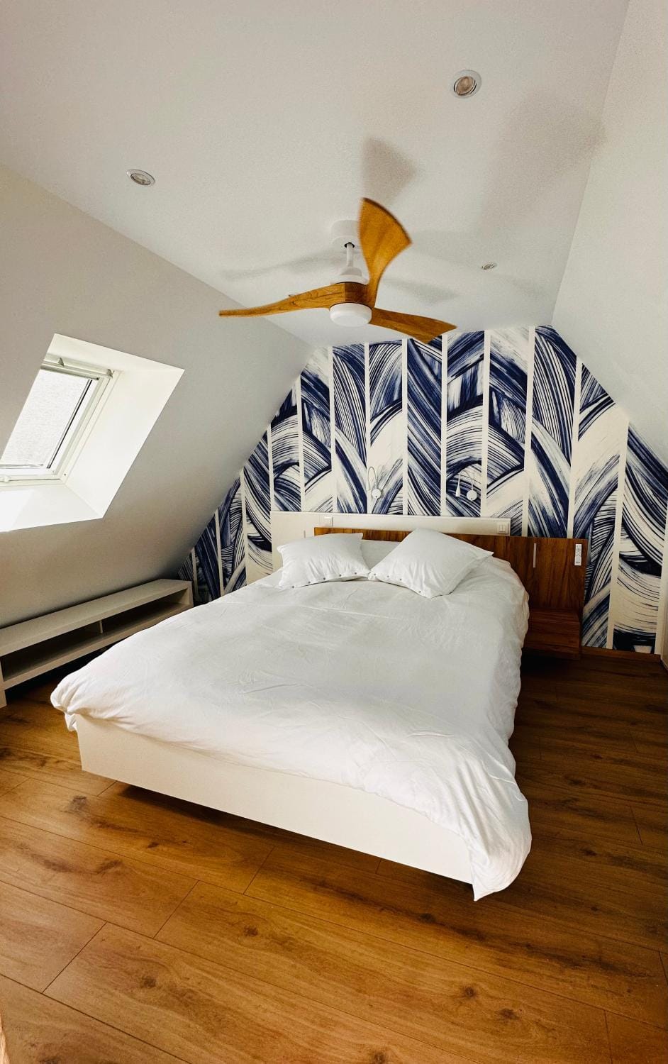 Bed, Photo of the whole room, Bedroom