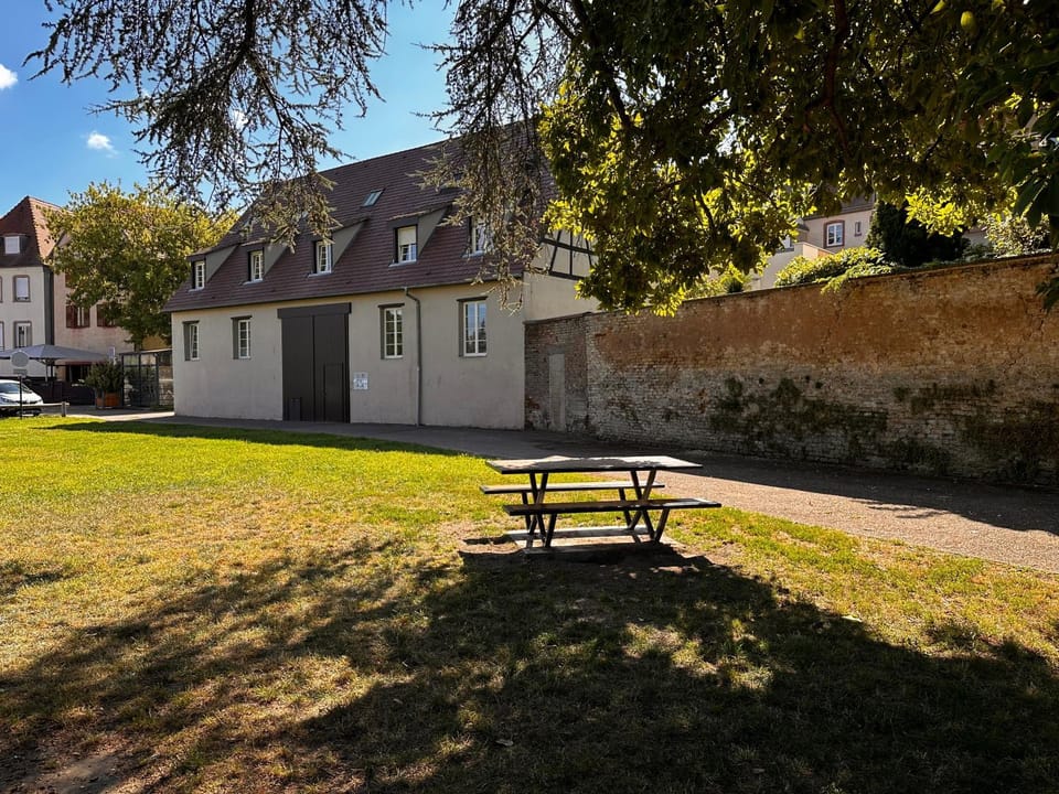 Property building, Day, Natural landscape, Garden, Pets, Pets, Pets, Garden view, pet friendly, pet friendly