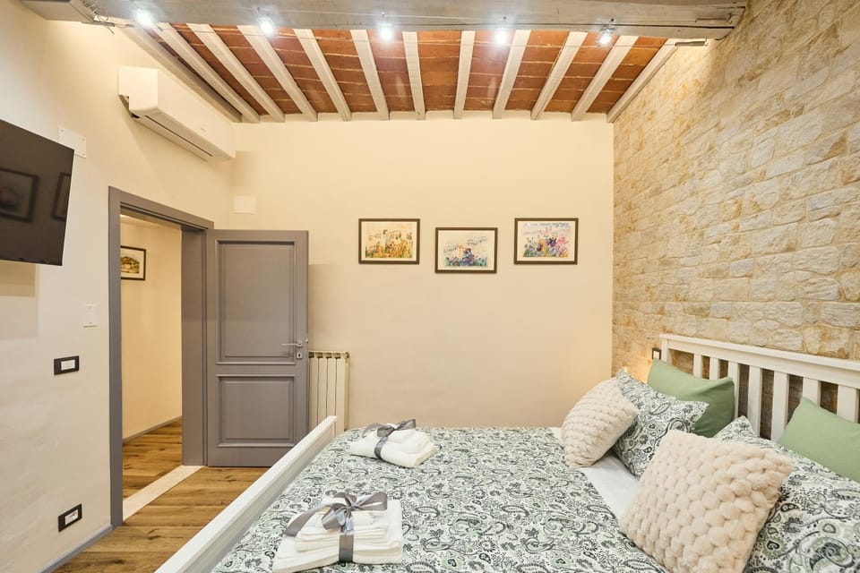 TV and multimedia, Bedroom, heating, wardrobe, air conditioner