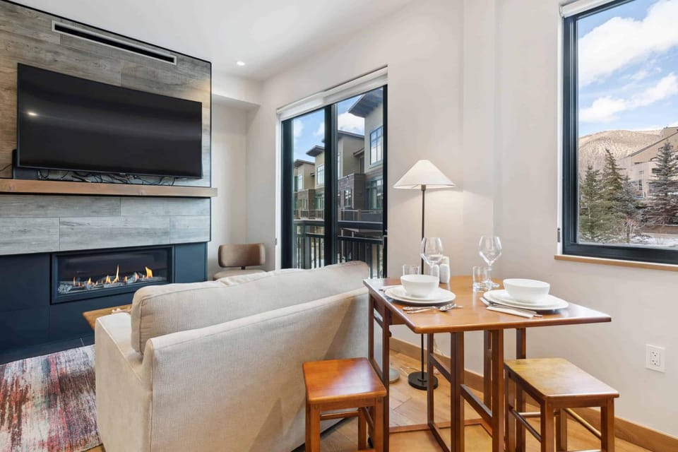 Riverfront Lodge 105 by East West Hospitality Apartment in Avon