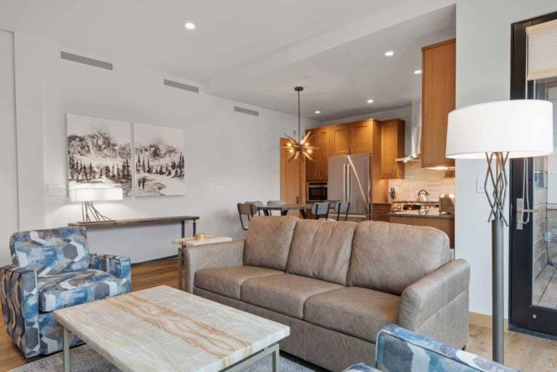 Riverfront Lodge 102 by East West Hospitality Apartment in Avon