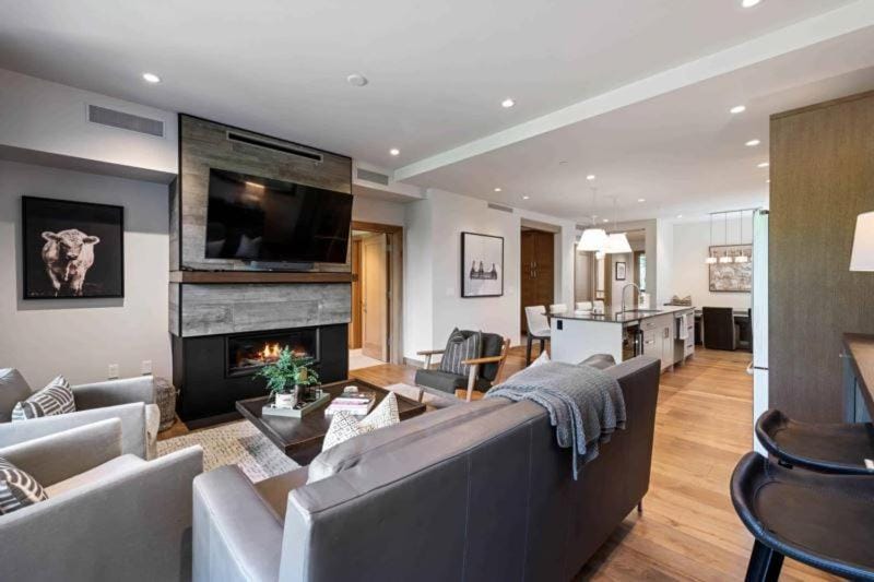 Riverfront Lodge 100 by East West Hospitality Apartment in Avon
