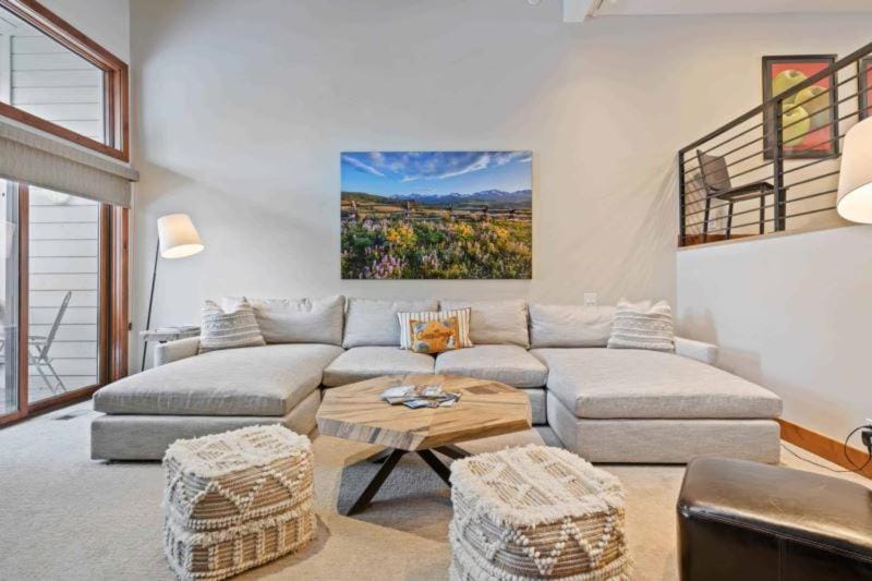 Ridgepoint Townhome 142 by East West Hospitality Apartment in Avon
