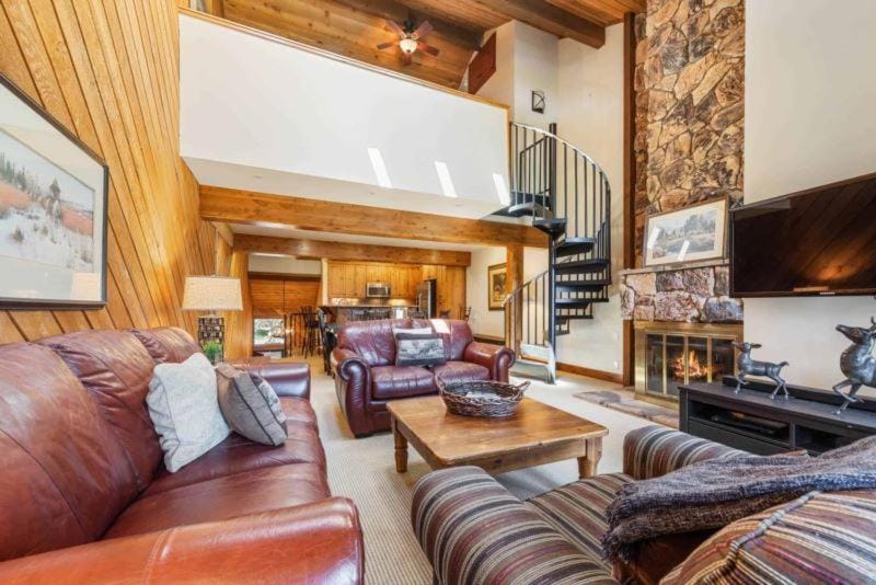 Ridgepoint Townhome 122 by East West Hospitality Apartment in Avon