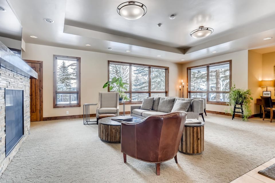 Ridgepoint Townhome 122 by East West Hospitality Apartment in Avon