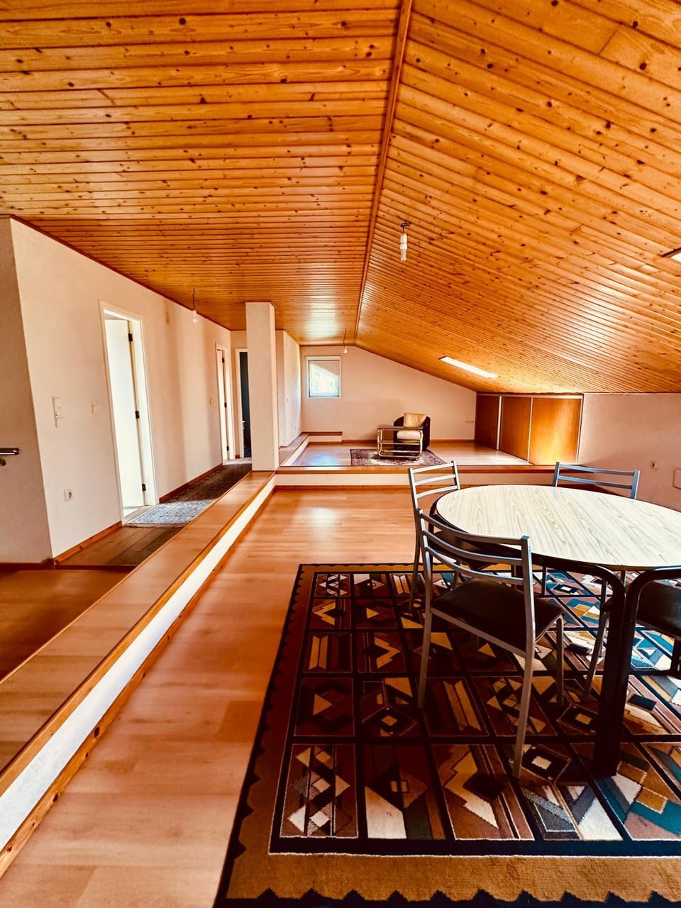 Seating area, Dining area