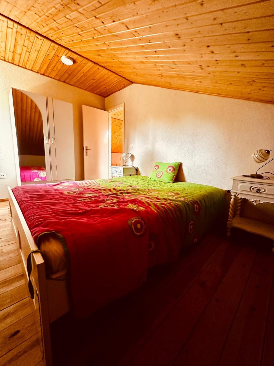 Bed, Photo of the whole room, Bedroom