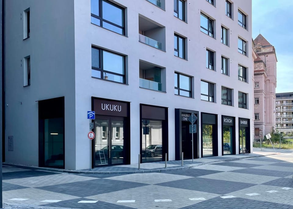 Property building, Neighbourhood