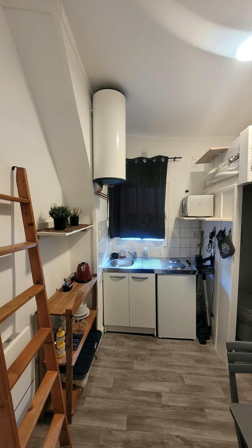 Kitchen or kitchenette