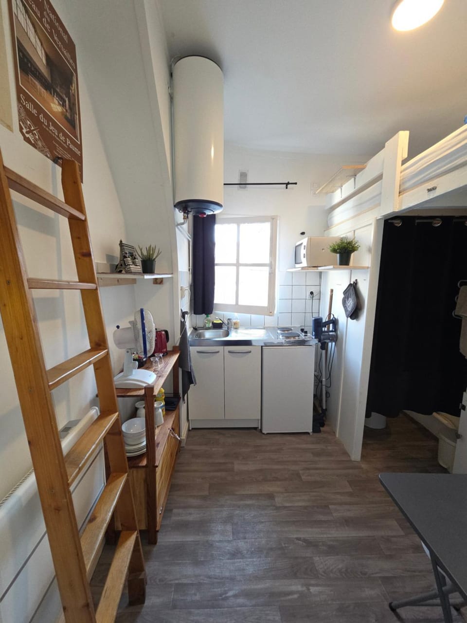 Coffee/tea facilities, Kitchen or kitchenette, Photo of the whole room, internet, stove