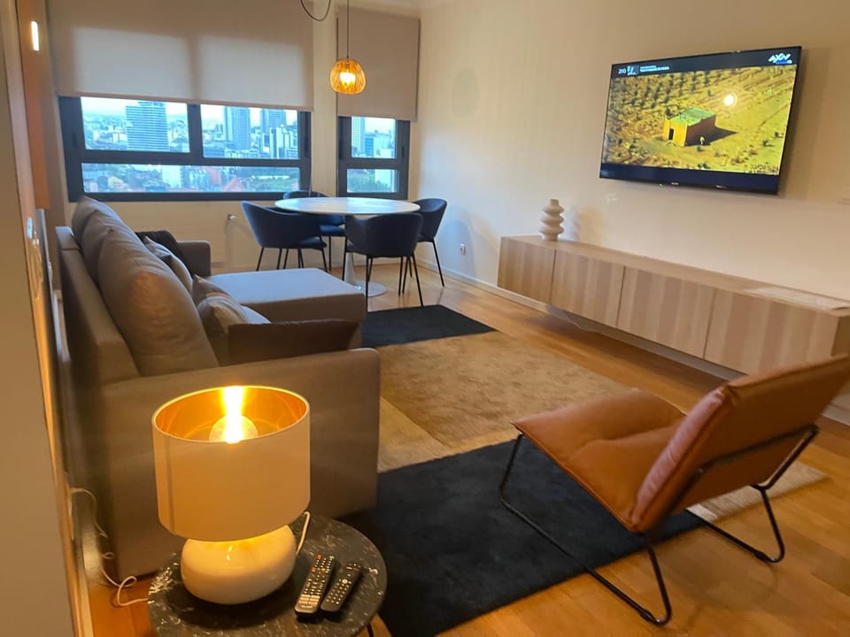 BestHomeStay- Lisbon- Garden, Pool & Garage Apartment in Lisbon