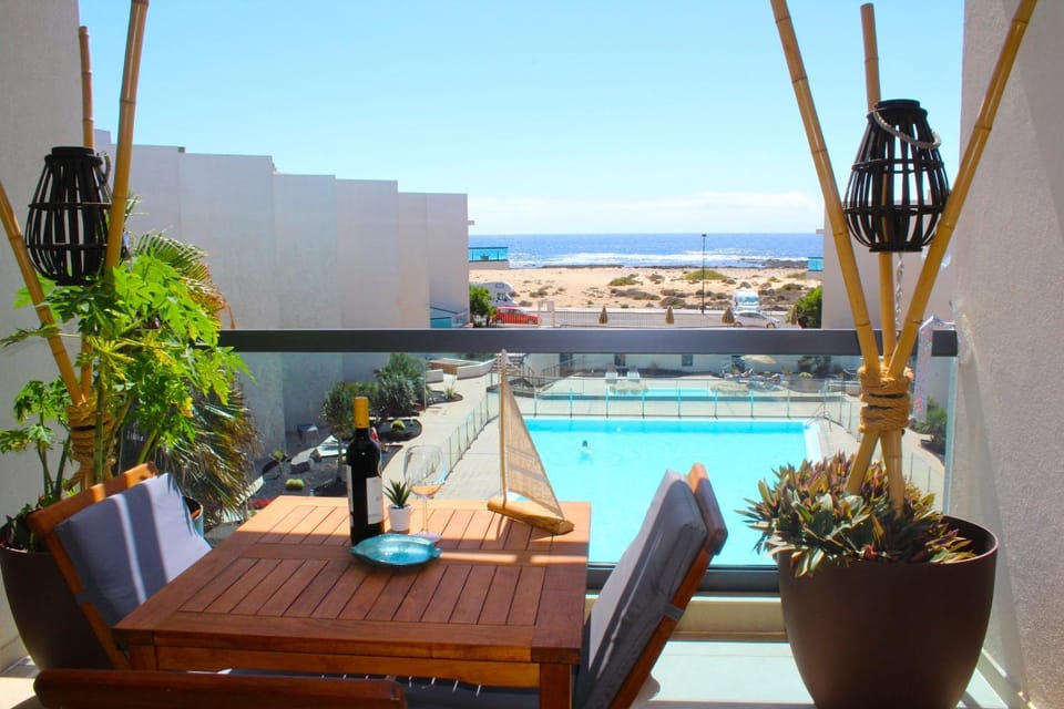 Natural landscape, View (from property/room), Balcony/Terrace, Pool view, Sea view, Swimming pool