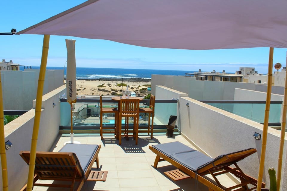 Natural landscape, View (from property/room), Balcony/Terrace, Pool view, Sea view, Swimming pool, sunbed