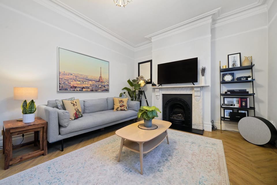 TV and multimedia, Living room, Seating area, fireplace, fireplace