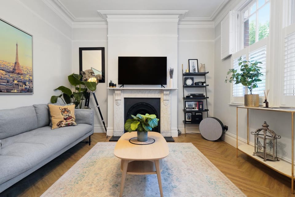 TV and multimedia, Living room, Seating area, Evening entertainment, fireplace, fireplace