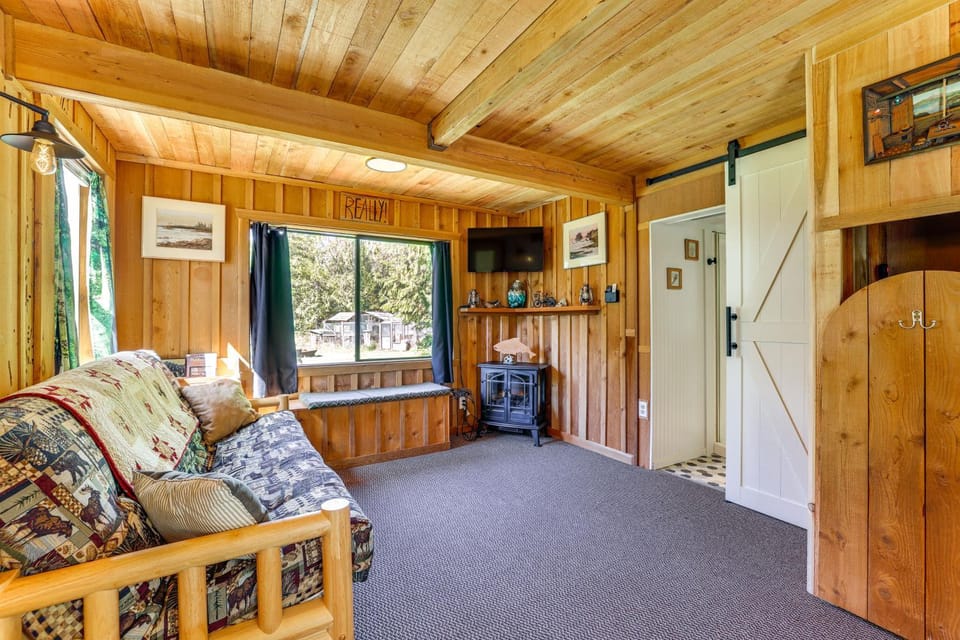 Cabin on 5 Acres in Port Angeles with Fire Pit! Cabin in Port Angeles