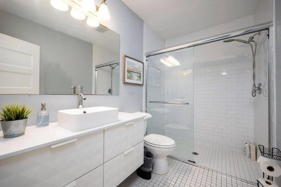 Shower, Toilet, Bathroom, towels