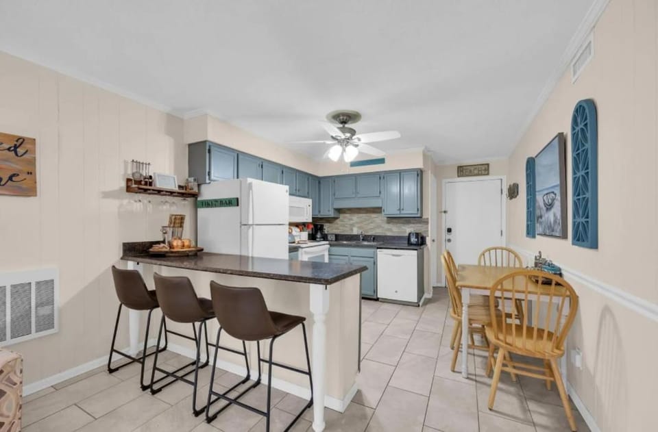 Beachside Condo - Sleeps 7! Apartment in South Carolina