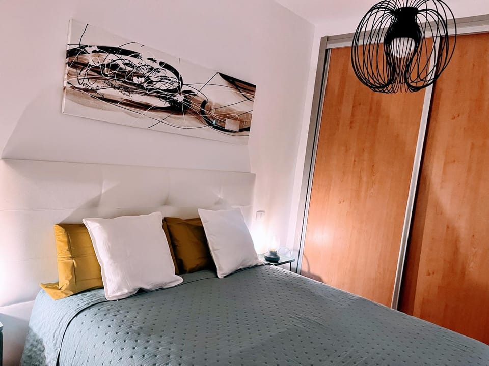 Melo Home 1 Near Airport, Elevator Apartment in Vecindario