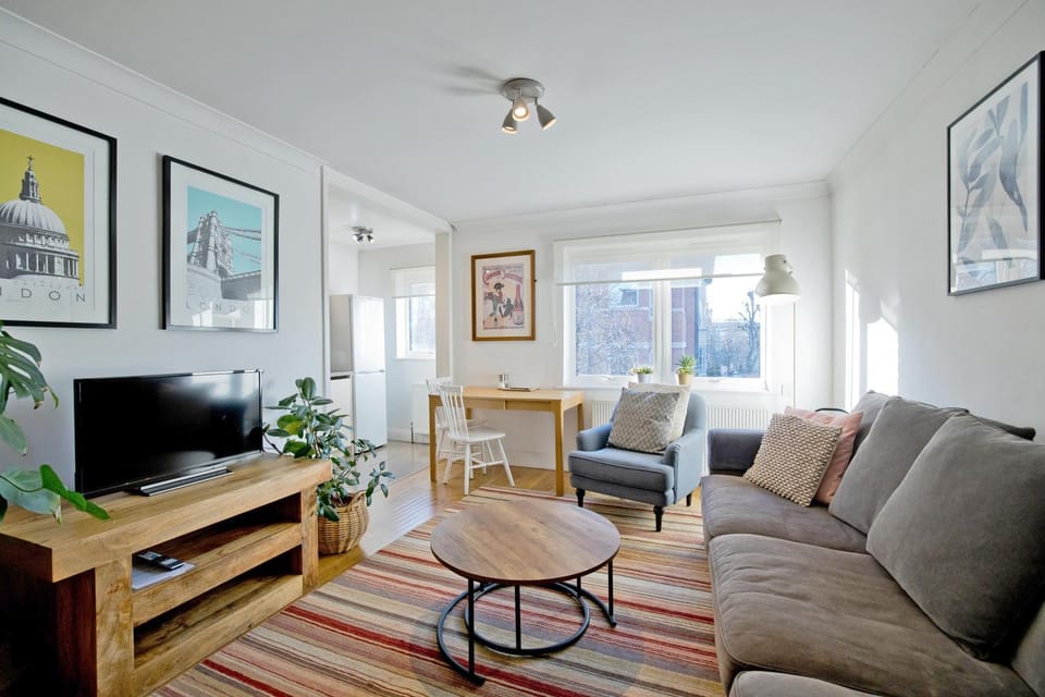 Communal lounge/ TV room, TV and multimedia, Living room, Seating area